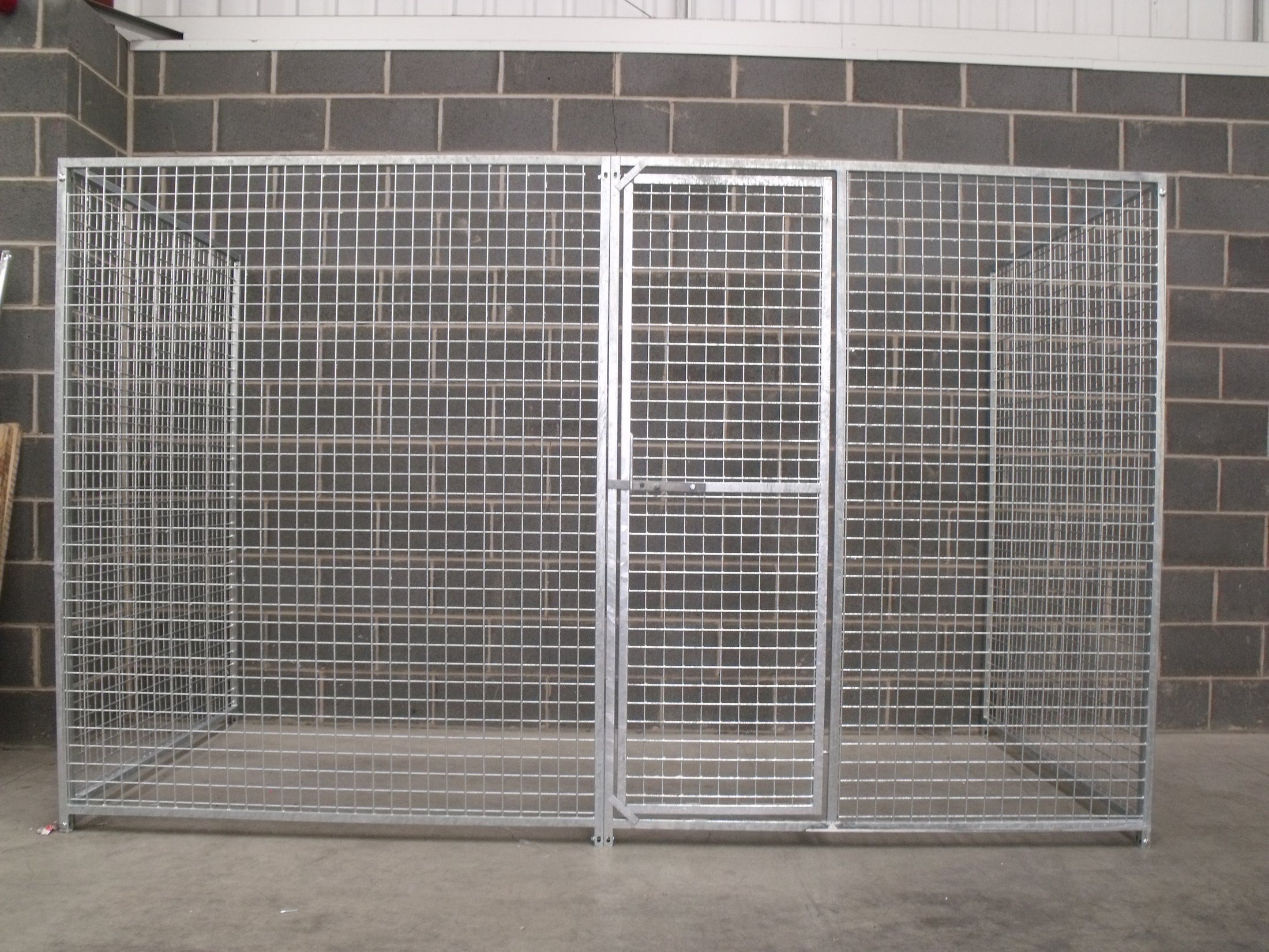 galvanised mesh dog pen