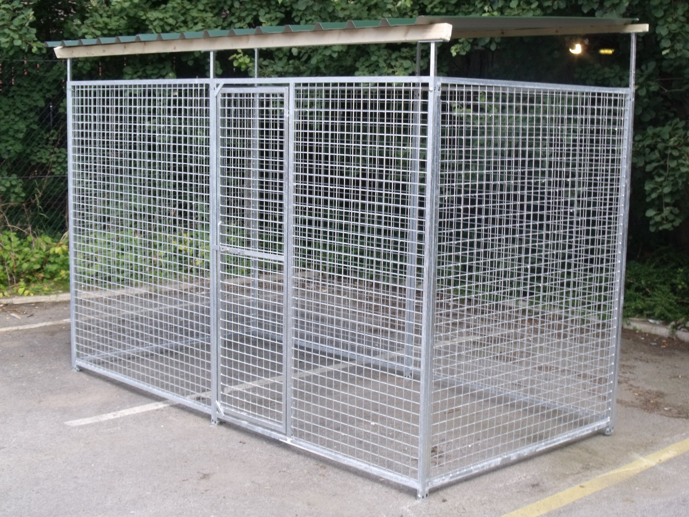 galvanised mesh dog pen