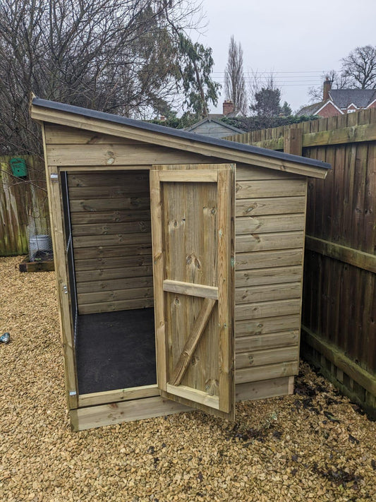 Wooden Dog Kennel and Run