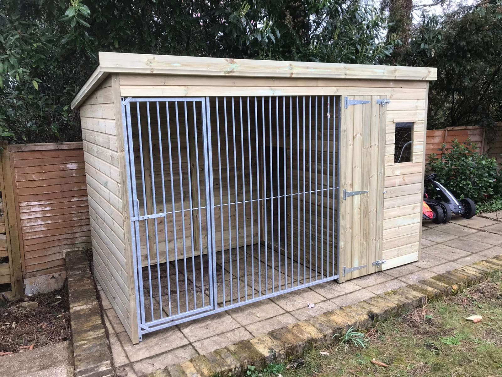 Wooden Dog Kennel and Run