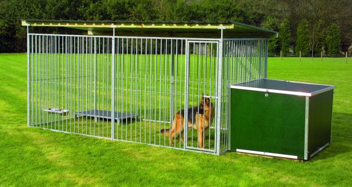 Dog kennel with deals roof