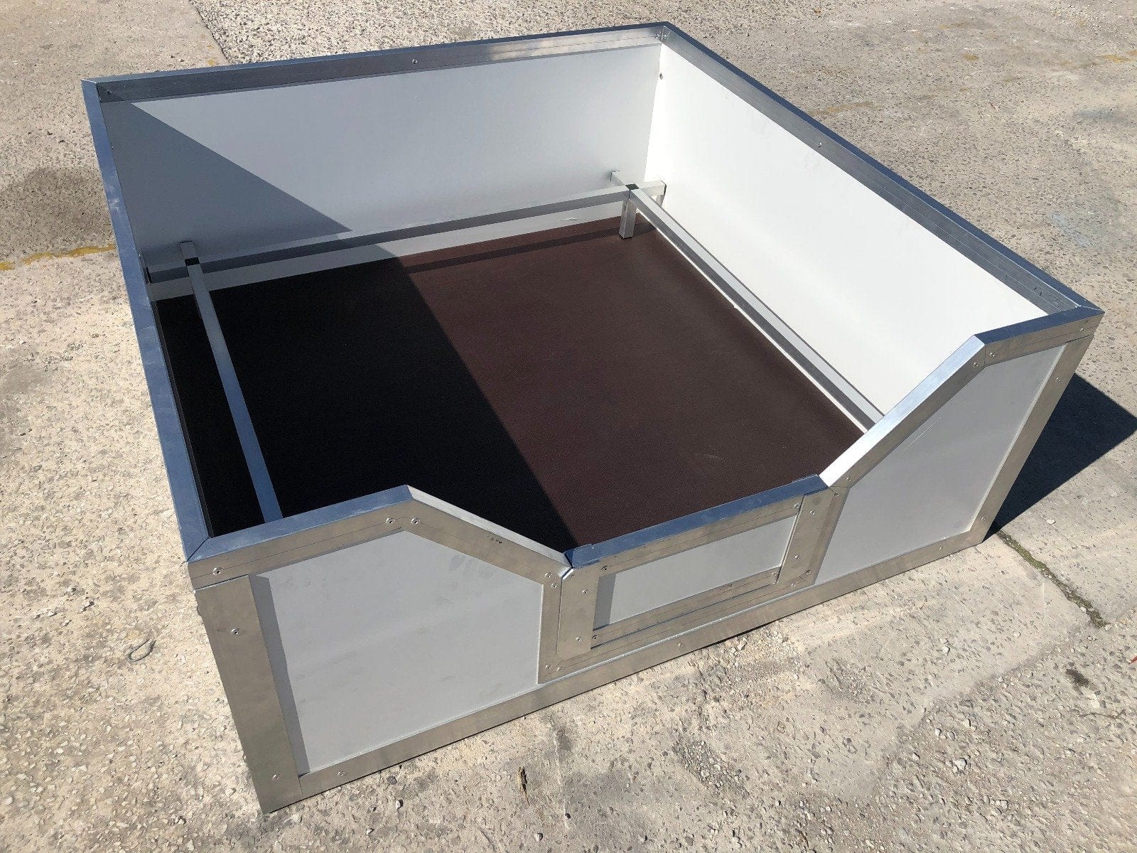 Aluminium 2024 whelping box